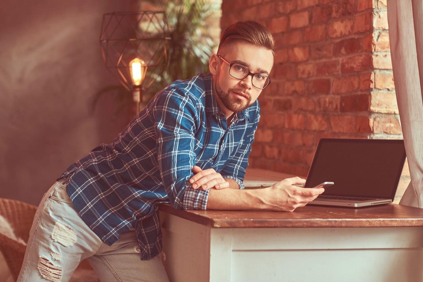 Outils de vérification factuelle et détection de désinformation utilisant l'intelligence artificielle